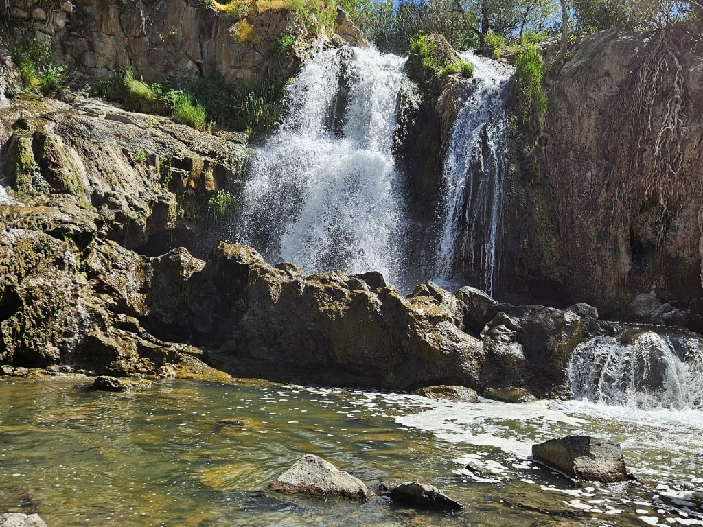 Murdaiye Waterfall (Van) Murdaiye Waterfall (Van)